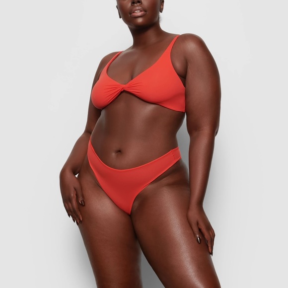 Skims Skimpy Scoop Bra in Poppy - Picture 4 of 8